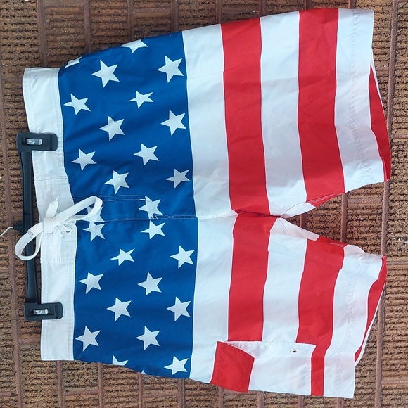 Brand new, never worn USA flag swim trunks Sz XL - Picture 1 of 7
